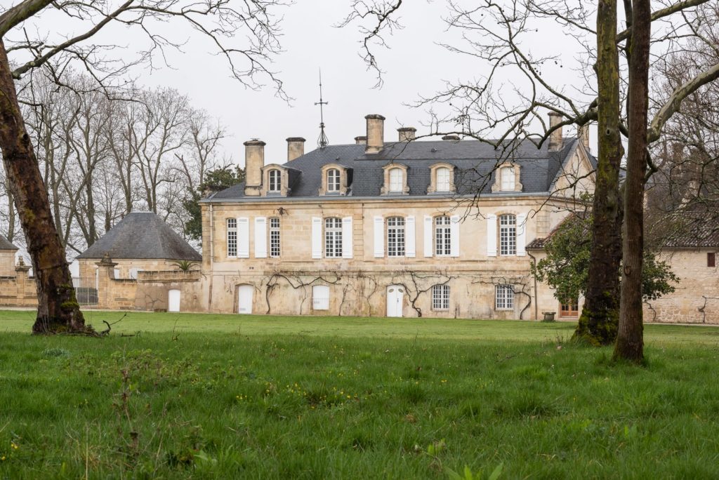 batiment coté parc en herbe