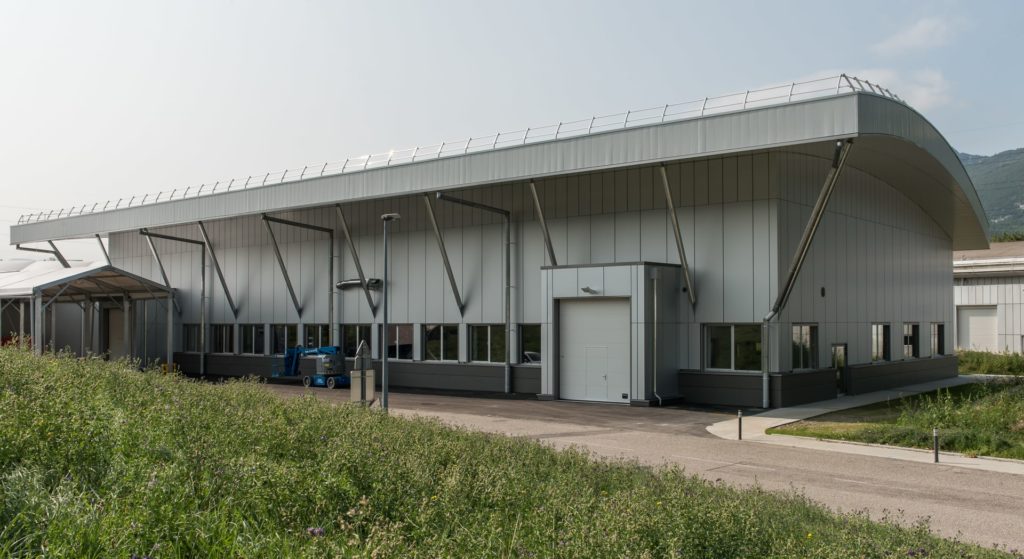 batiment avec des façades métalliques