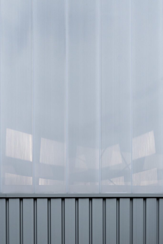 façade d'un bâtiment polycarponate