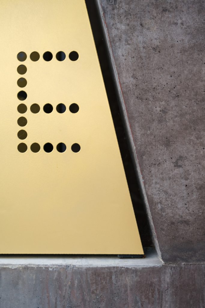 détail résille façade métallique