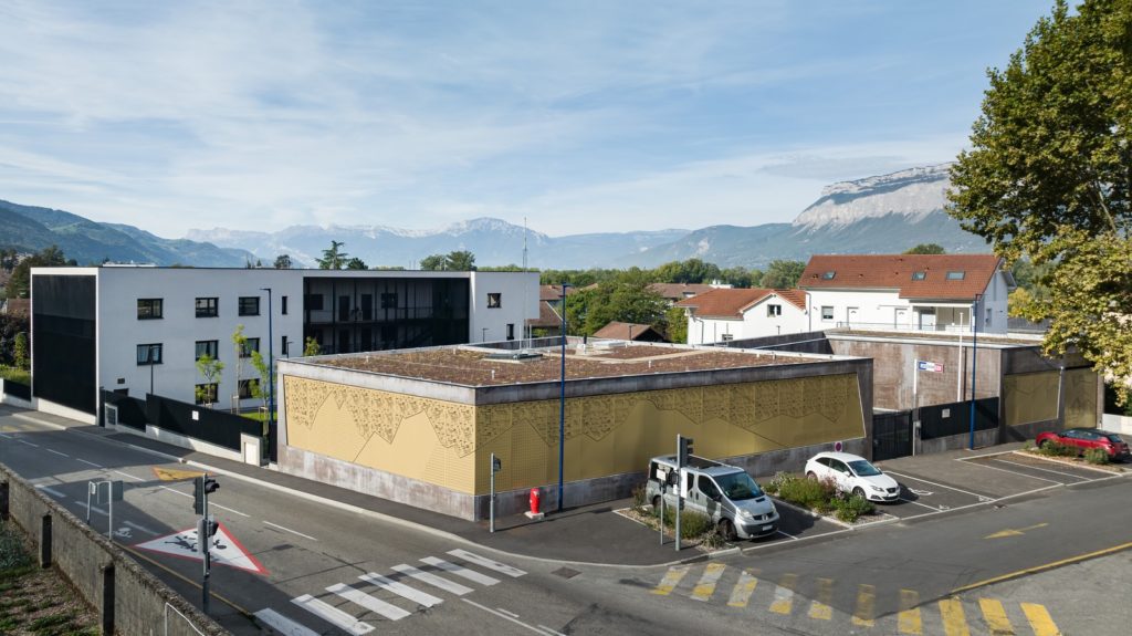 prise de vue d'un bâtiment en drone