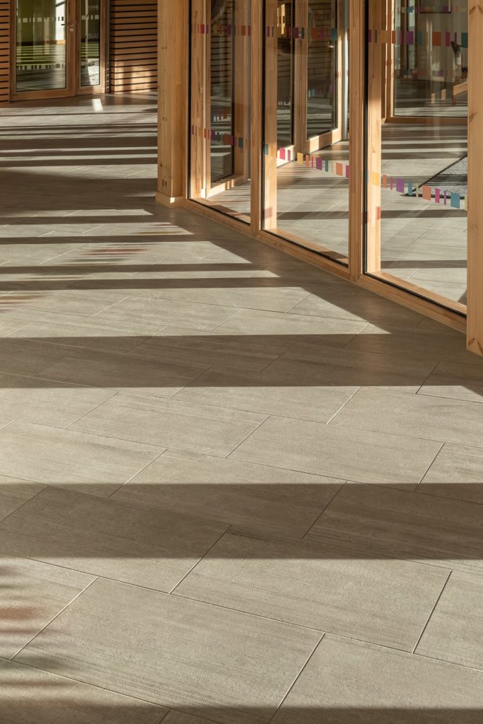 jeux d'ombres avec le soleil et les vitres