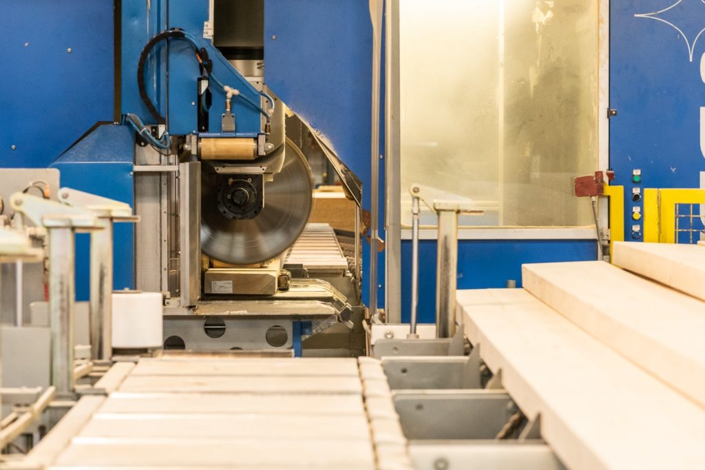 machine numérique découpe du bois