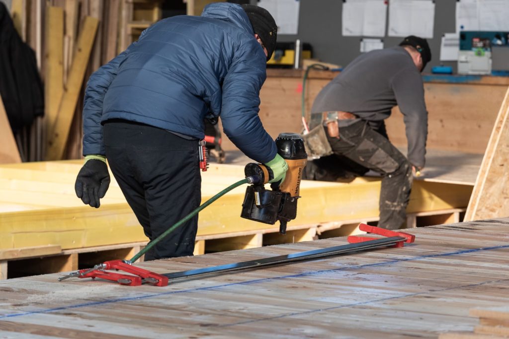 clouage panneau de toiture