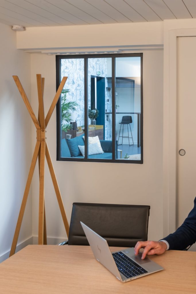 travailler dans un bureau