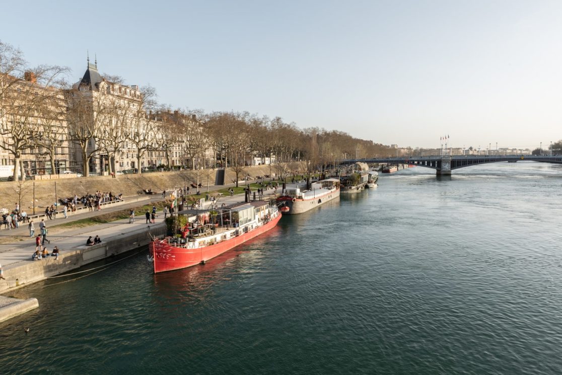 péniche et quai de lyon
