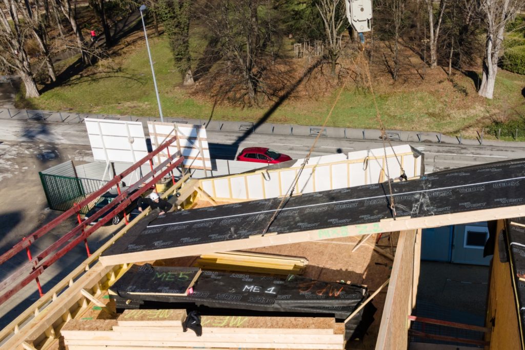 pose de panneaux de toiture