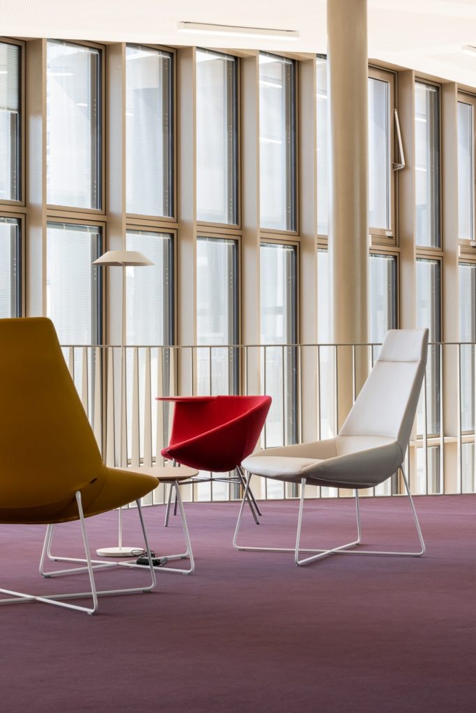 mobiliers dans une médiathèque