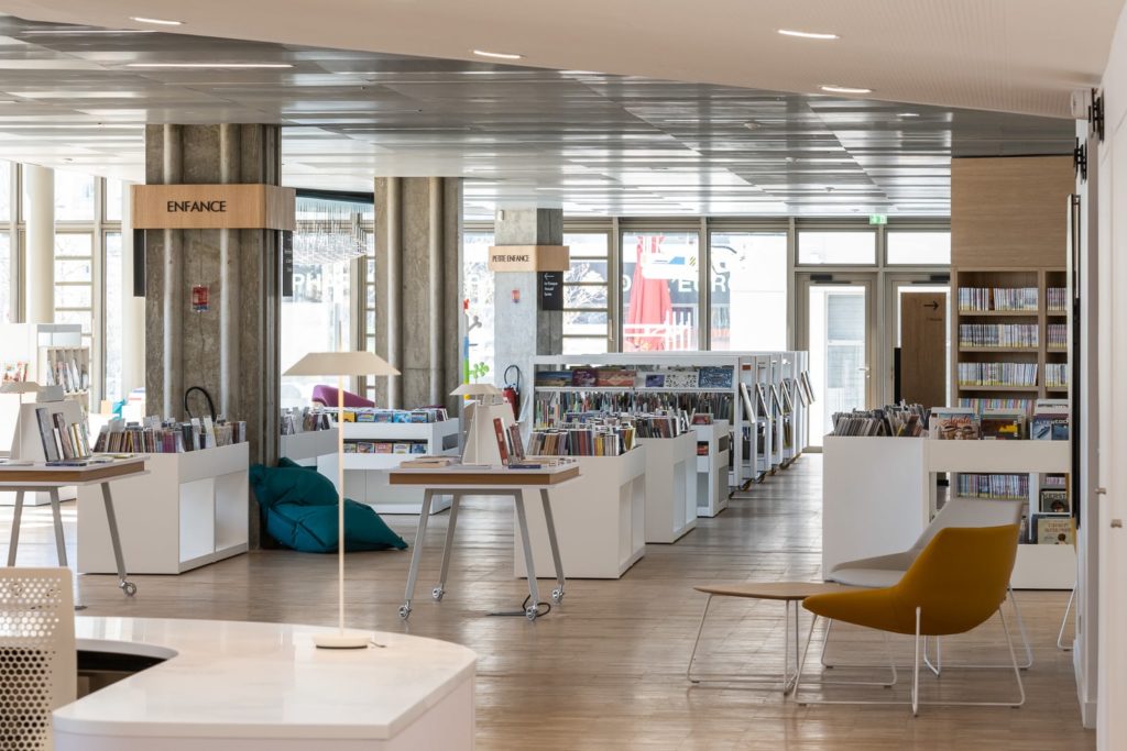 mobiliers dans une médiathèque