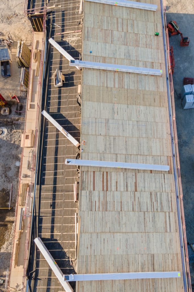 vue chantier de toiture bois par drone