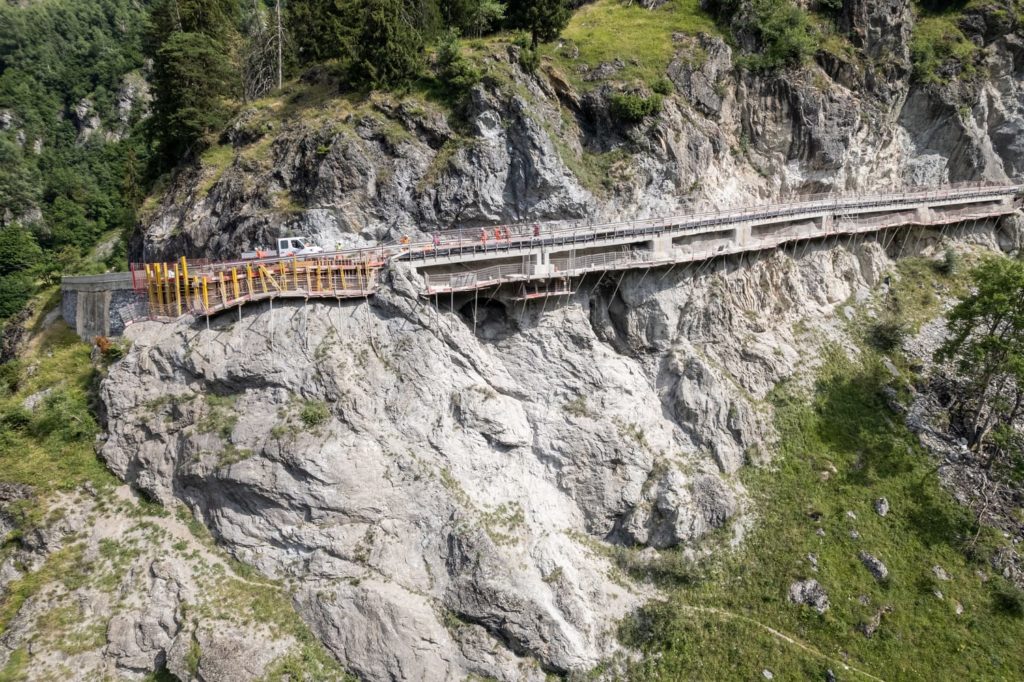 travaux en encorbellement au dessus du vide