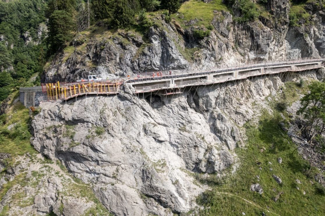travaux en encorbellement au dessus du vide
