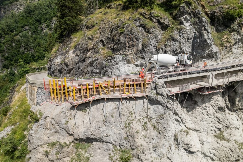 camion toupie et coulage de béton