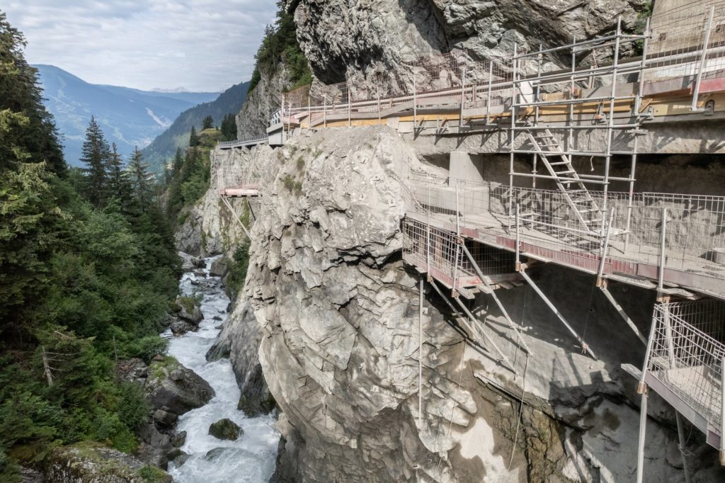 travaux en encorbellement au dessus du vide