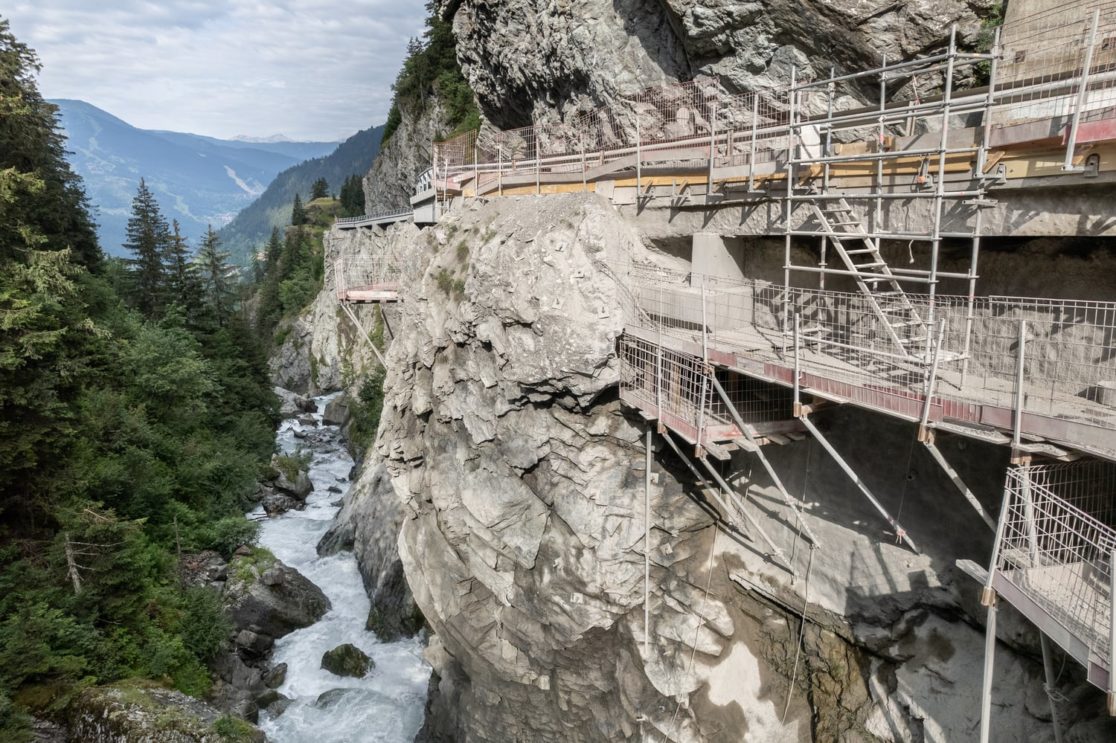 travaux en encorbellement au dessus du vide