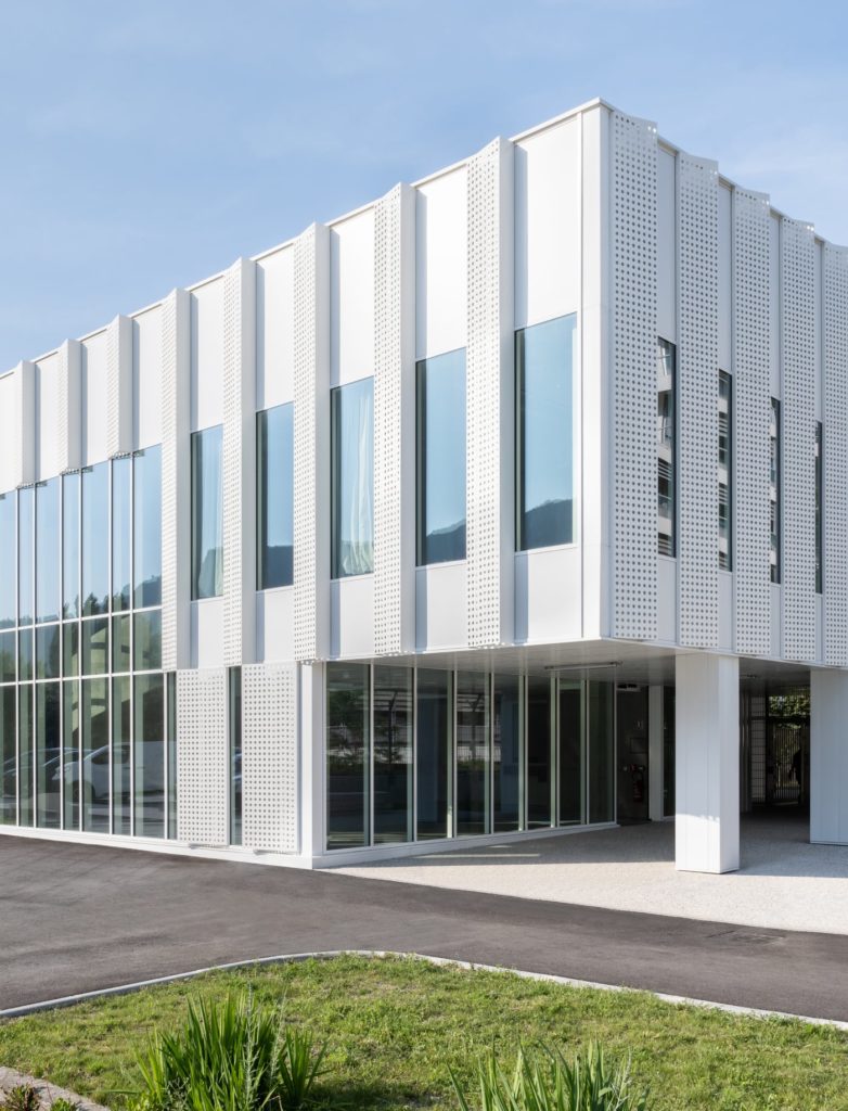 bâtiment façade métallique