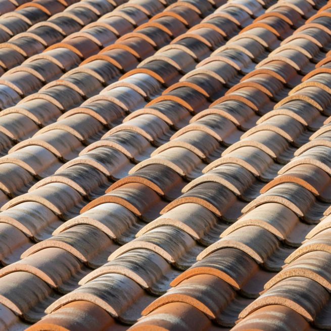 tuiles sur une toiture