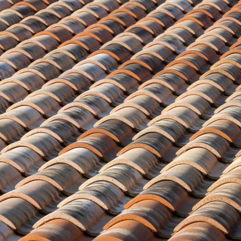 tuiles sur une toiture