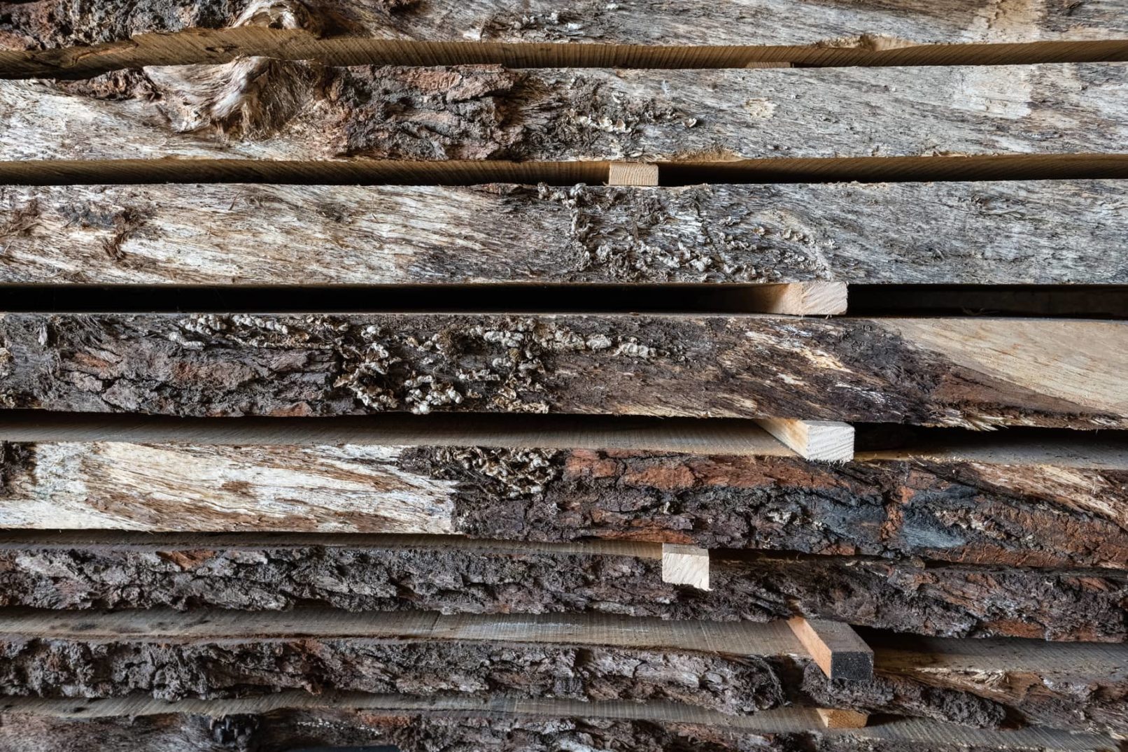 stockage plateaux en bois