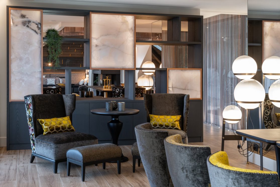 salon et bibliothèque aménagement intérieur