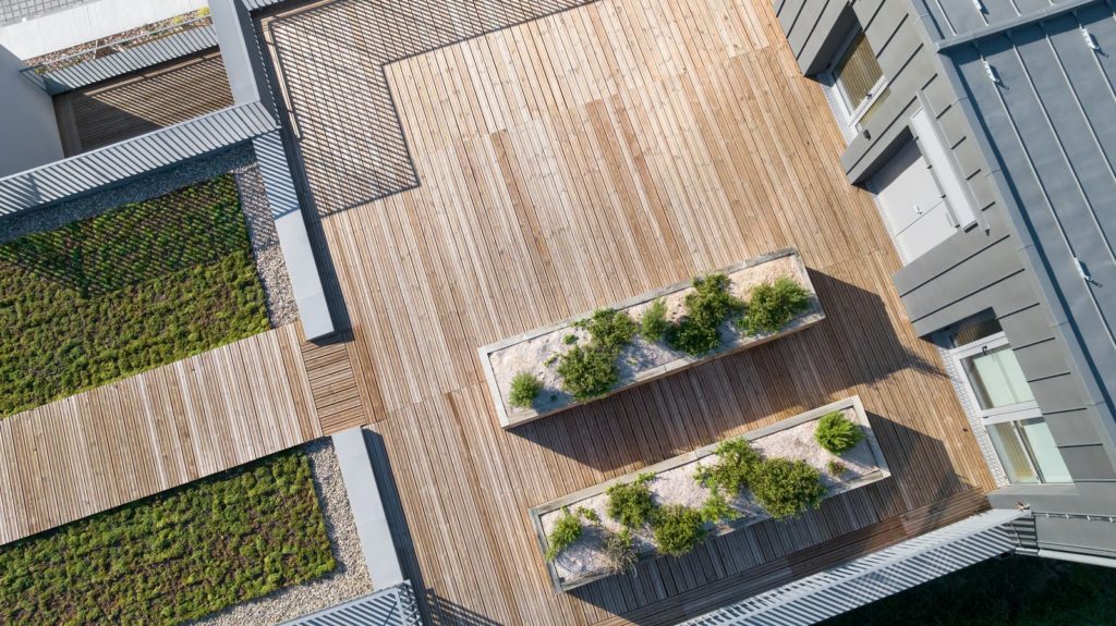 vue drone d'une terrasse végétéalisée