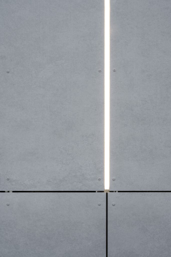 bâtiment à l'heure bleue