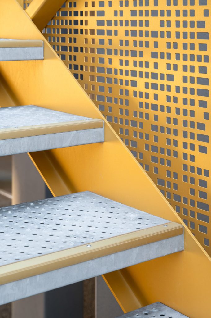 détail escalier métallique