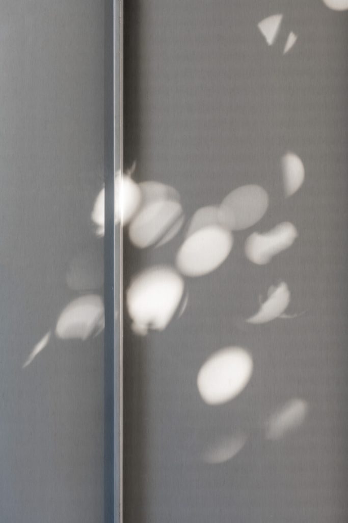 façade zinc, jeux d'ombres