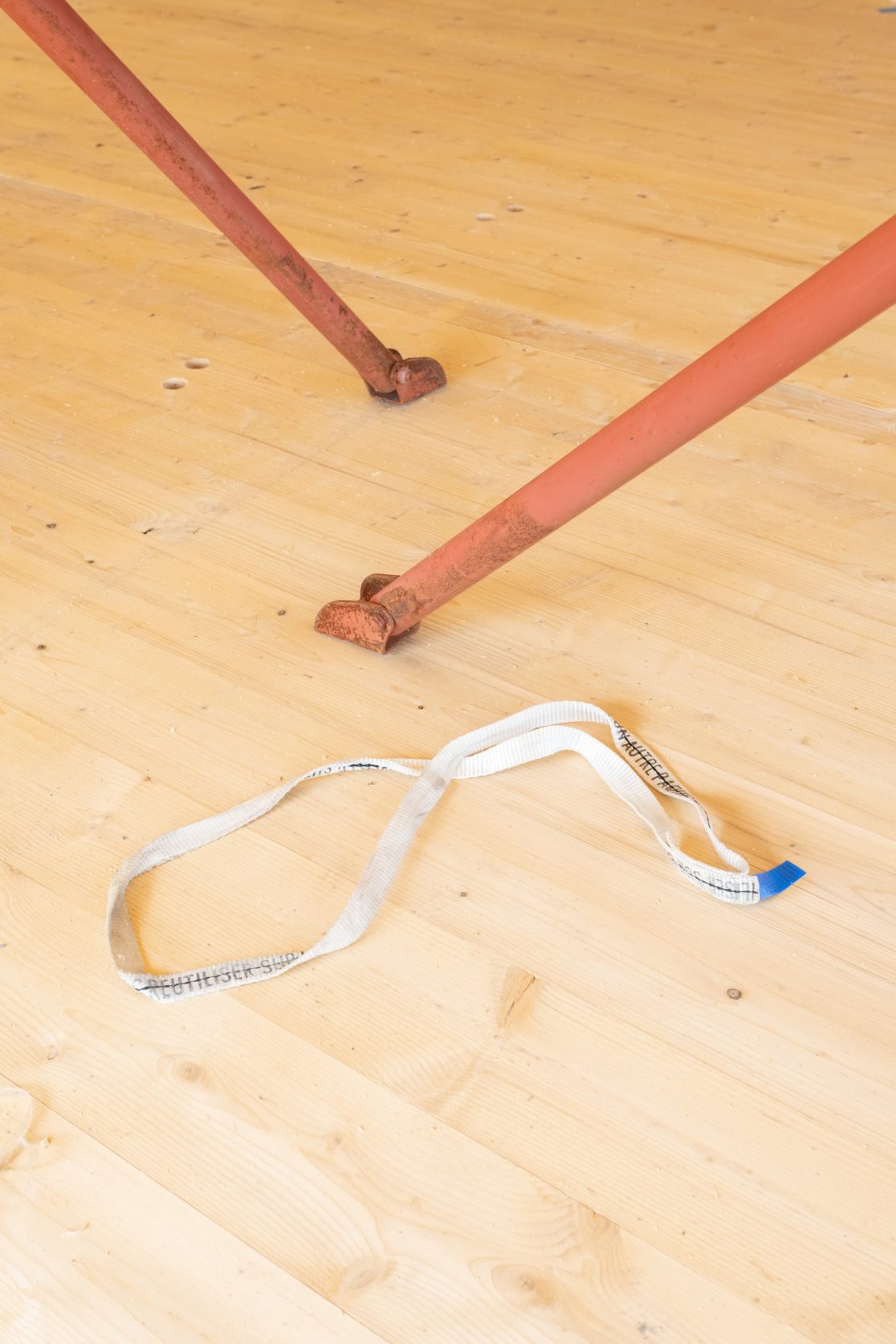 sangle et tire-pousse sur dalle bois CLT