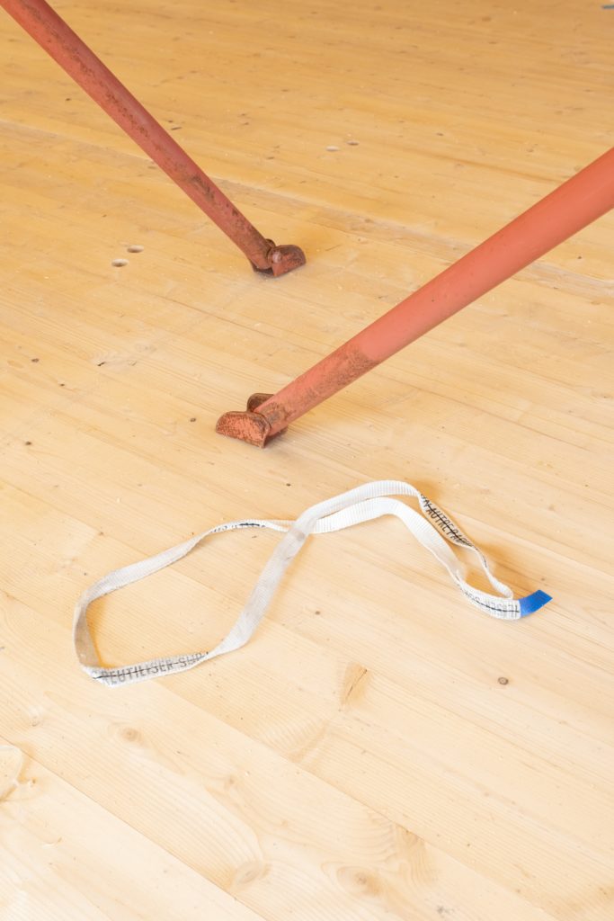 sangle et tire-pousse sur dalle bois CLT