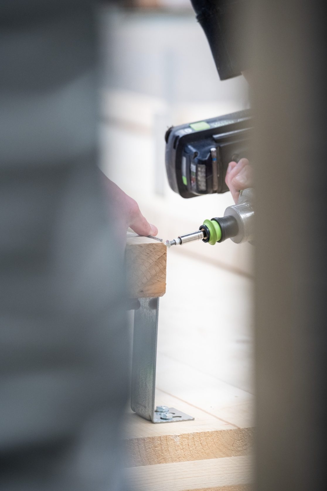 vissage d'un morceau de bois