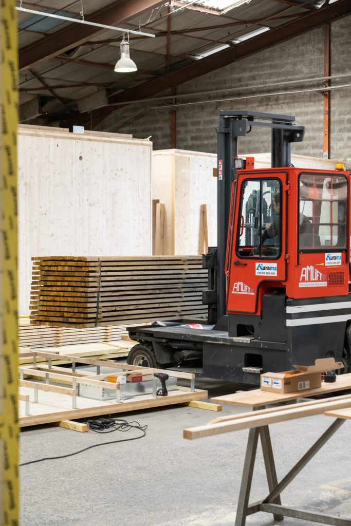 approvisionnement d'une charge de bois