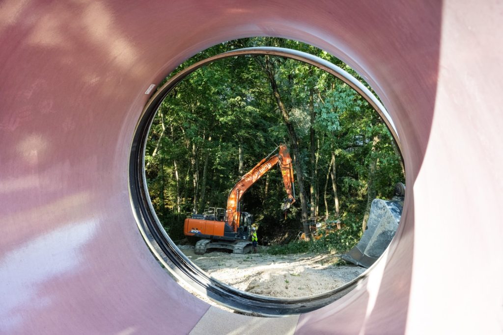 buse et pelle mécanique