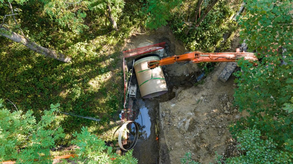 buse et pelle mécanique