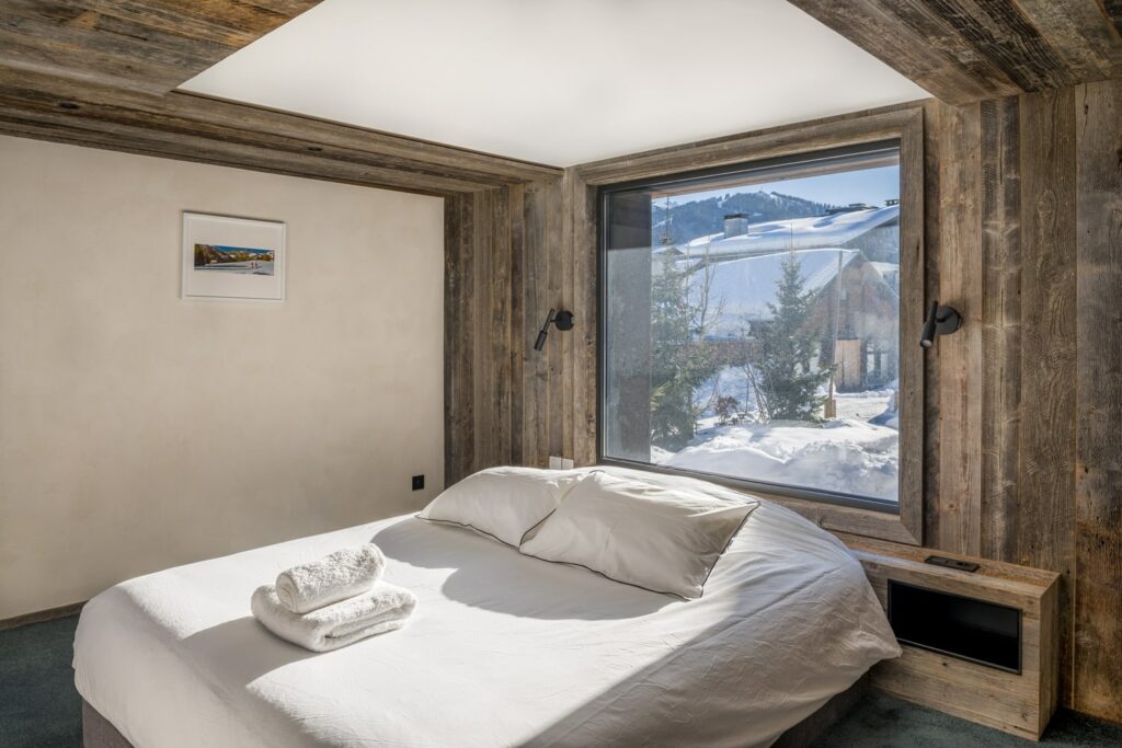 chambre avec vue sur la neige