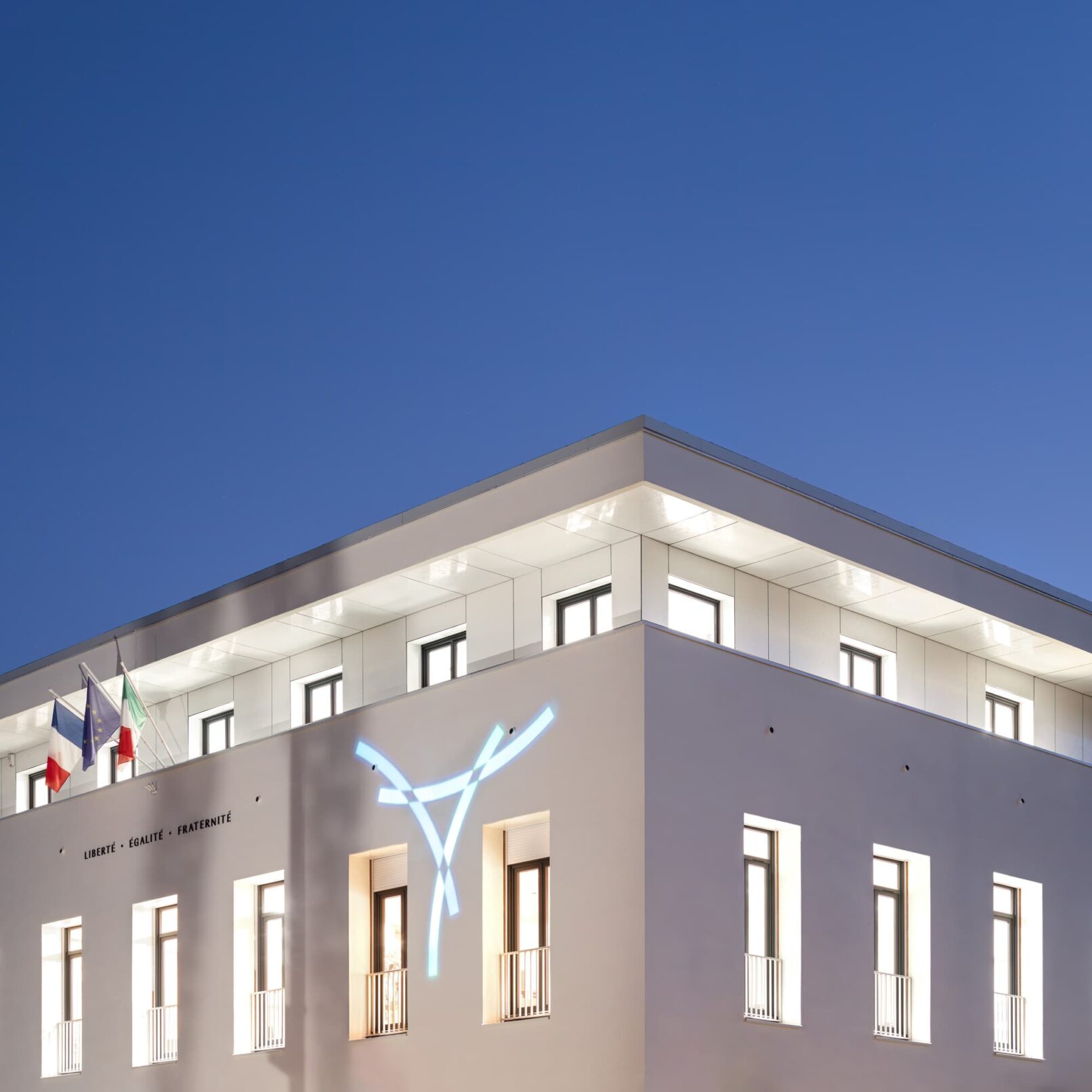 éclairage bâtiment et heure bleue