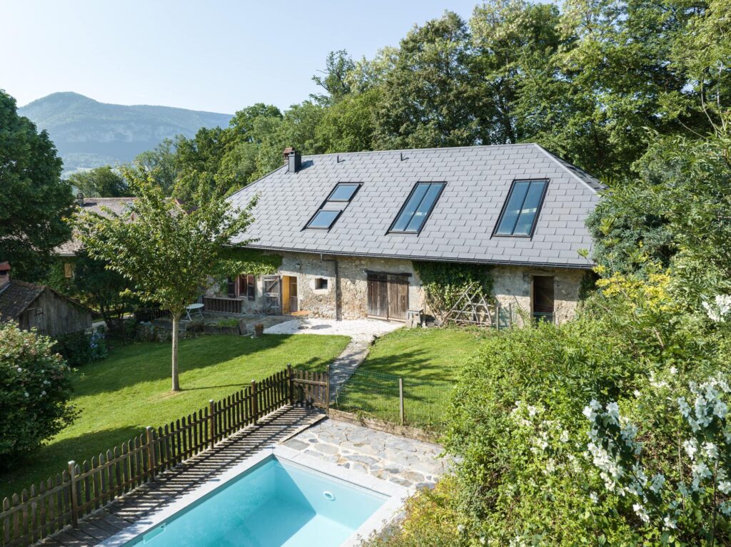 piscine et ferme rénovée