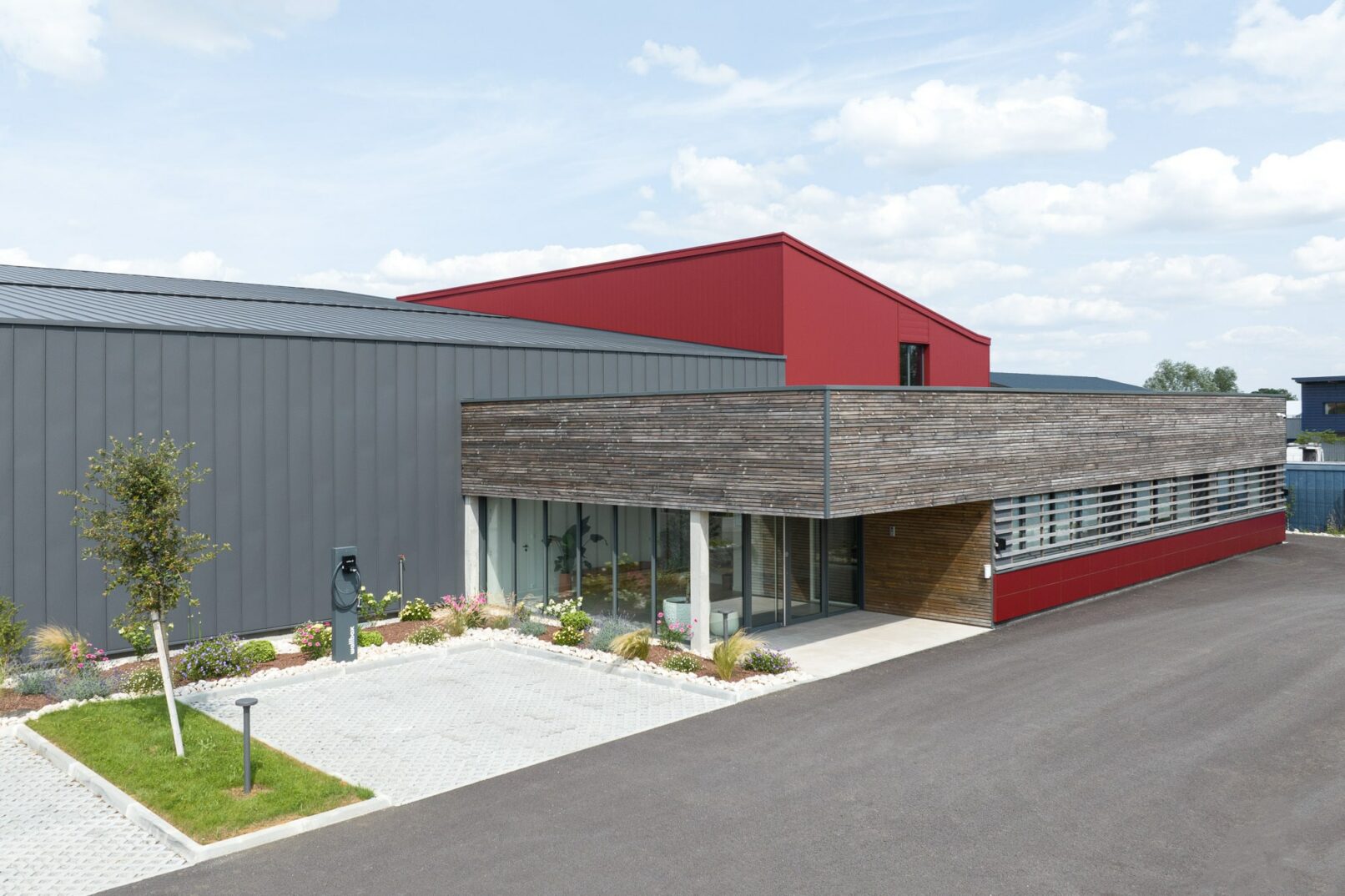 bâtiment industriel métallique et bois