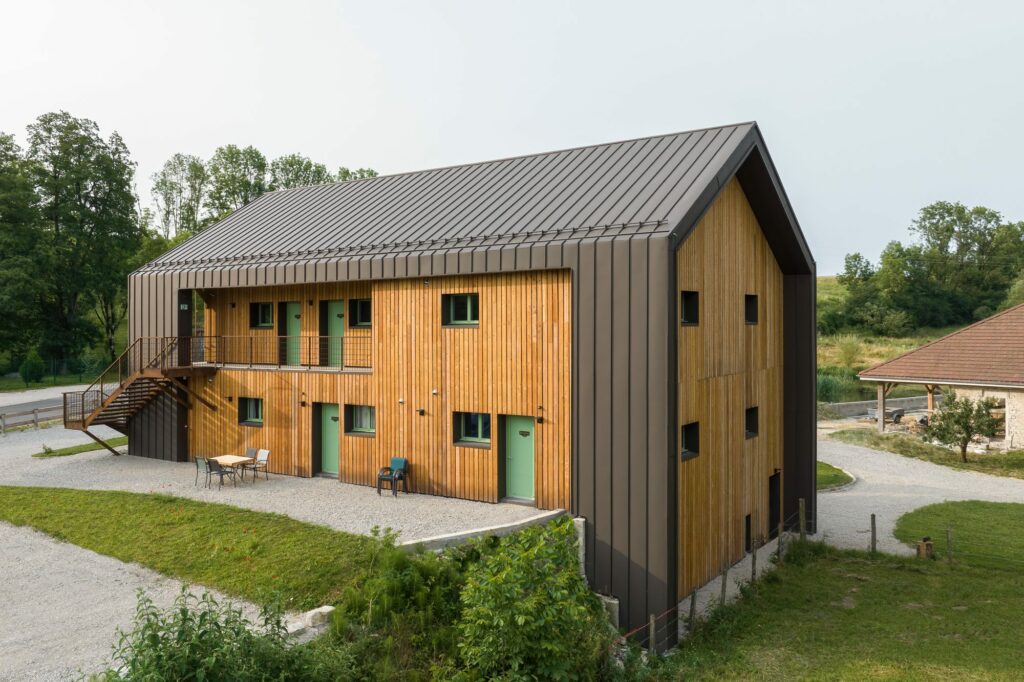 hôtel moderne bois et métal