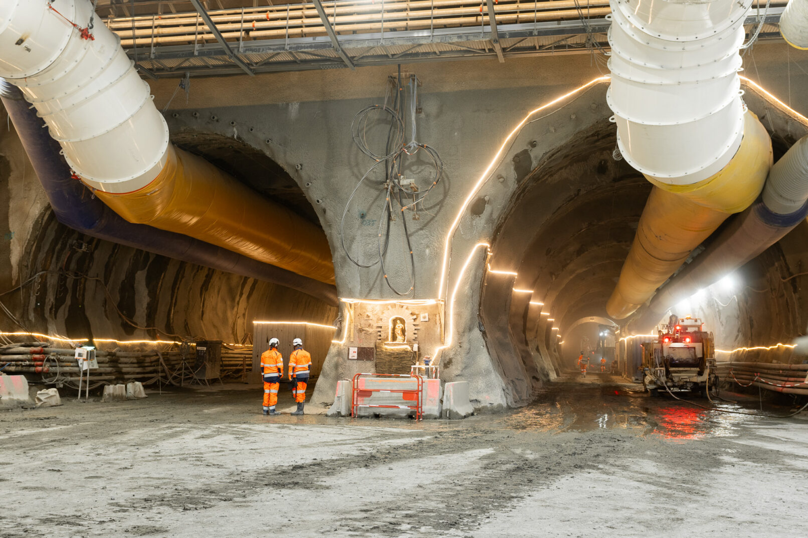 construction tunnel vidéo sécurité : bi-tube entrée du tunnel