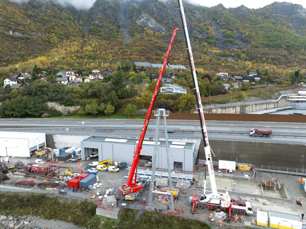 levage structure métallique à deux grues