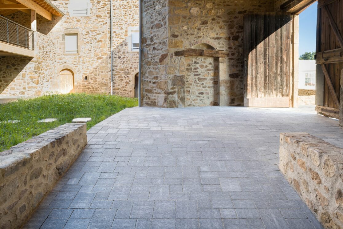 corps de ferme avec pavés